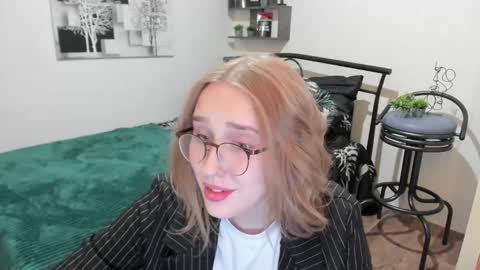 Lina online show from 25, 1, 2025