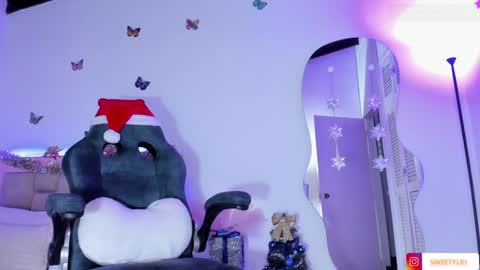 Lincy Rios  online show from 4, 12, 2024