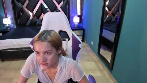 Snapshot of linda4petite chatting on 22, 2, 2025 Linda online show from 22, 2, 2025