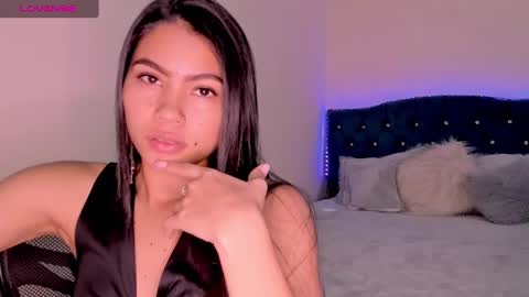 Snapshot of linda_alana chatting on 25, 12, 2024 Alana online show from 25, 12, 2024