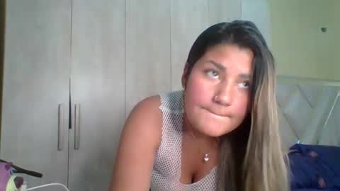 Snapshot of linda_blaze chatting on 27, 10, 2025 linda_blaze online show from 27, 10, 2025