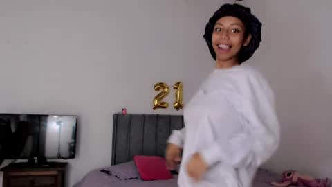 Snapshot of linda_brown_1 chatting on 5, 6, 2026 linda brown online show from 5, 6, 2026