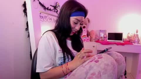 Snapshot of linda_milleer_ chatting on 12, 11, 2025 Lindaa maria online show from 12, 11, 2025