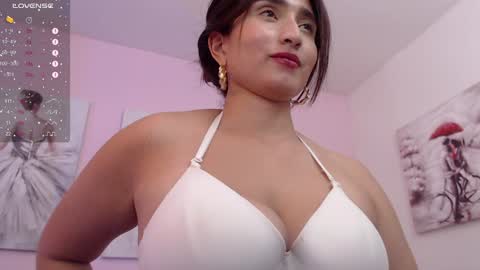 Maria Paula online show from 21, 12, 2024