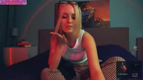 Snapshot of linda_roxy chatting on 2, 3, 2025 Linda online show from 2, 3, 2025