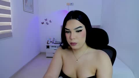 Snapshot of linda_zaam8386 chatting on 17, 9, 2025 online show from 17, 9, 2025