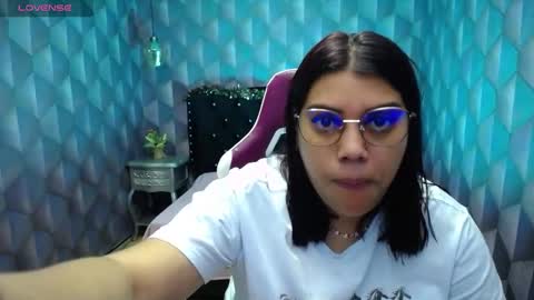 Snapshot of lindabreexlove chatting on 18, 12, 2024    online show from 18, 12, 2024