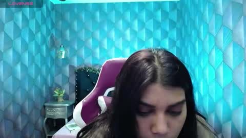Snapshot of lindabreexlove chatting on 19, 12, 2024    online show from 19, 12, 2024