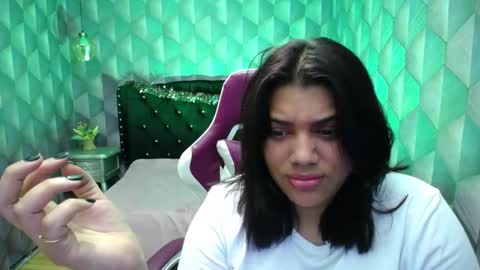 Snapshot of lindabreexlove chatting on 23, 12, 2024    online show from 23, 12, 2024