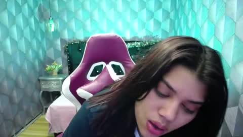 Snapshot of lindabreexlove chatting on 5, 1, 2025    online show from 5, 1, 2025