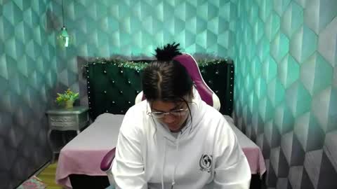 Snapshot of lindabreexlove chatting on 6, 1, 2025    online show from 6, 1, 2025