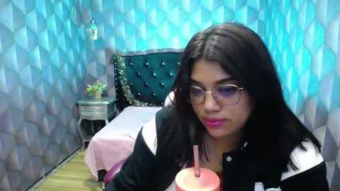 Snapshot of lindabreexlove chatting on 7, 1, 2025    online show from 7, 1, 2025