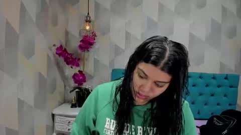 Snapshot of lindabreexlove chatting on 18, 10, 2025    online show from 18, 10, 2025