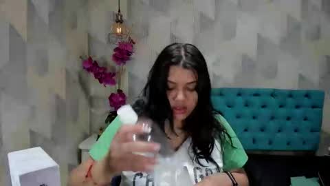 Snapshot of lindabreexlove chatting on 24, 10, 2025    online show from 24, 10, 2025