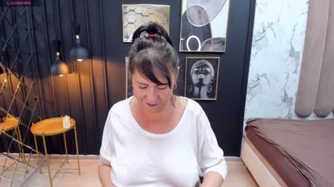 Snapshot of lindahottie chatting on 17, 12, 2024 Linda online show from 17, 12, 2024