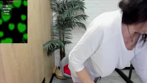 Snapshot of lindahottie chatting on 17, 10, 2025 Linda online show from 17, 10, 2025