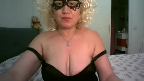 LindaXSmile online show from 24, 2, 2025