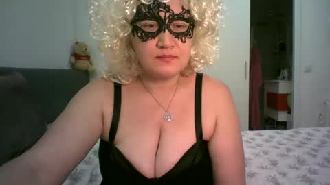 LindaXSmile online show from 24, 2, 2025