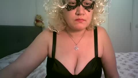 LindaXSmile online show from 24, 2, 2025
