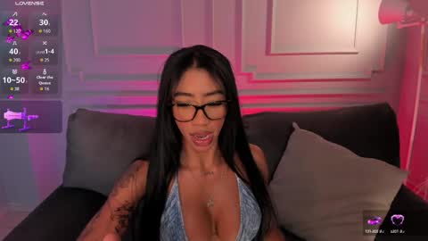 Snapshot of lindseycox chatting on 11, 10, 2025 Lin online show from 11, 10, 2025