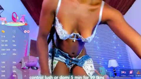 Snapshot of linsyadams chatting on 15, 11, 2025 online show from 15, 11, 2025