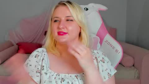 LioraArdyn online show from 10, 5, 2026