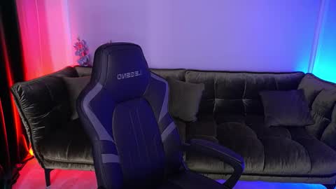 Snapshot of liorafox chatting on 22, 11, 2025 Lia online show from 22, 11, 2025