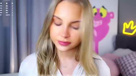 Snapshot of lipswithsmileonthem chatting on 25, 10, 2025 Amelia online show from 25, 10, 2025