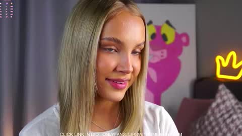 Snapshot of lipswithsmileonthem chatting on 8, 11, 2025 Amelia online show from 8, 11, 2025