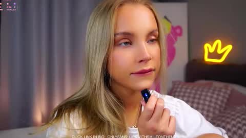 Snapshot of lipswithsmileonthem chatting on 9, 11, 2025 Amelia online show from 9, 11, 2025