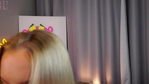 Snapshot of lipswithsmileonthem chatting on 18, 11, 2025 Amelia online show from 18, 11, 2025