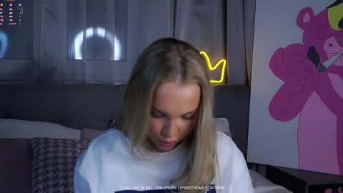 Snapshot of lipswithsmileonthem chatting on 18, 12, 2025 Amelia online show from 18, 12, 2025