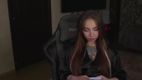 Snapshot of lis_silver chatting on 12, 11, 2025 Lisa online show from 12, 11, 2025