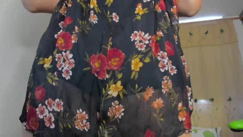 Snapshot of lisa_gerrard_ chatting on 5, 1, 2025 Lisa  online show from 5, 1, 2025