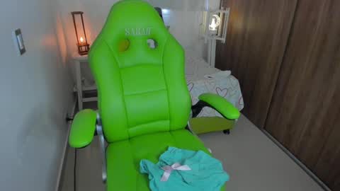 Snapshot of lisa_gerrard_ chatting on 17, 2, 2025 Lisa  online show from 17, 2, 2025