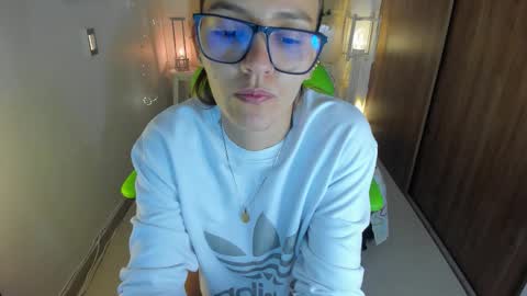 Snapshot of lisa_gerrard_ chatting on 13, 10, 2025 Lisa  online show from 13, 10, 2025