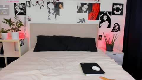 lisa_moons online show from 23, 10, 2025