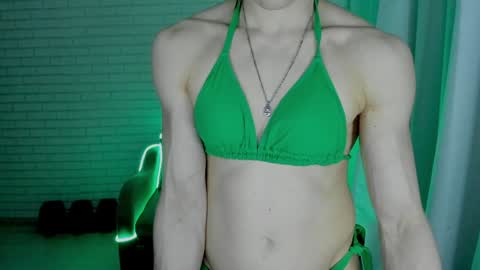 Snapshot of lisa_ree_ chatting on 1, 2, 2025 lisa online show from 1, 2, 2025