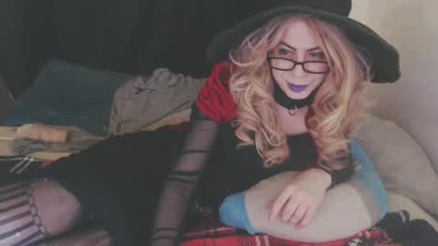 Snapshot of lisa_tyler chatting on 25, 10, 2025 Lisa Tyler online show from 25, 10, 2025