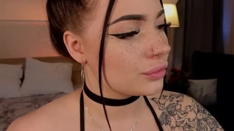 Snapshot of lisaaaliss chatting on 24, 4, 2026 lisaaaliss online show from 24, 4, 2026