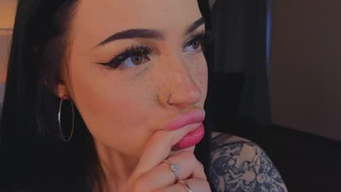 Snapshot of lisaaaliss chatting on 6, 5, 2026 lisaaaliss online show from 6, 5, 2026