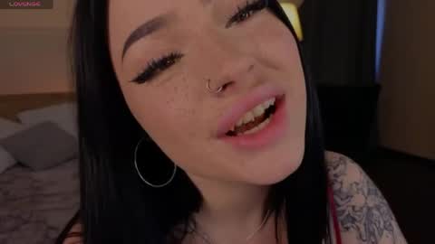 Snapshot of lisaaaliss chatting on 7, 5, 2026 lisaaaliss online show from 7, 5, 2026