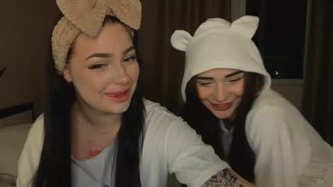 Snapshot of lisaanddenis chatting on 21, 9, 2025 Lisa and Den online show from 21, 9, 2025
