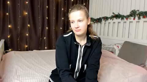 Snapshot of lisabethwaybright chatting on 15, 2, 2026 Cate online show from 15, 2, 2026