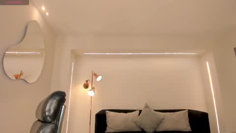 Snapshot of lisaflowersx chatting on 5, 2, 2026 Lisa Flowers online show from 5, 2, 2026