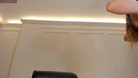 Snapshot of lisaflowersx chatting on 5, 3, 2026 Lisa Flowers online show from 5, 3, 2026