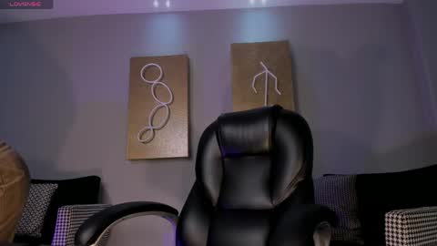 Lisa  Flowers online show from 15, 5, 2026