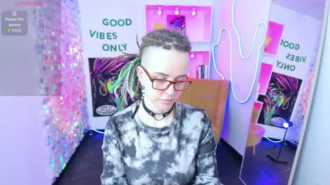 Snapshot of lisafoxy_y chatting on 2, 4, 2026 Lisa online show from 2, 4, 2026