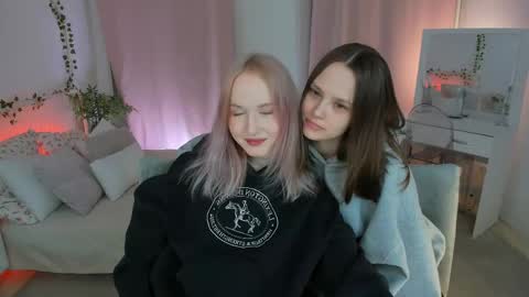 Lisa blonde  Alisa brunette online show from 18, 4, 2026