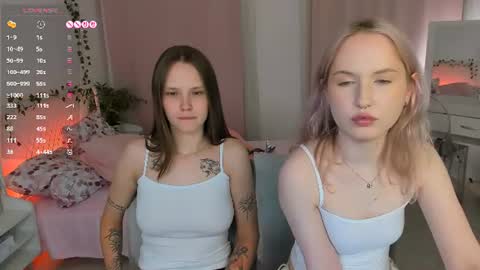 Snapshot of lisaluve chatting on 11, 6, 2026 Lisa blonde Alisa brunette online show from 11, 6, 2026